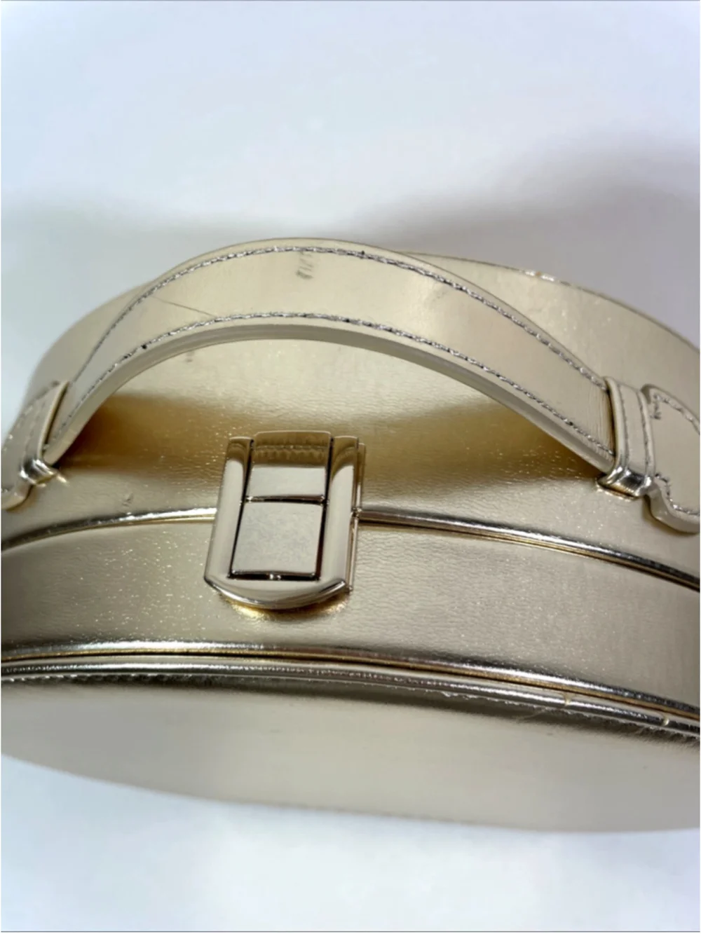 Bobbi Brown Large Shiny Gold Round Cosmetic Travel Case Makeup Bag Pink Interior